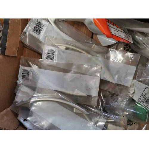 19 - Box of odds inc a large quantity of door handles, circular saw blades, 2x 25mm Rolson ratchet straps... 