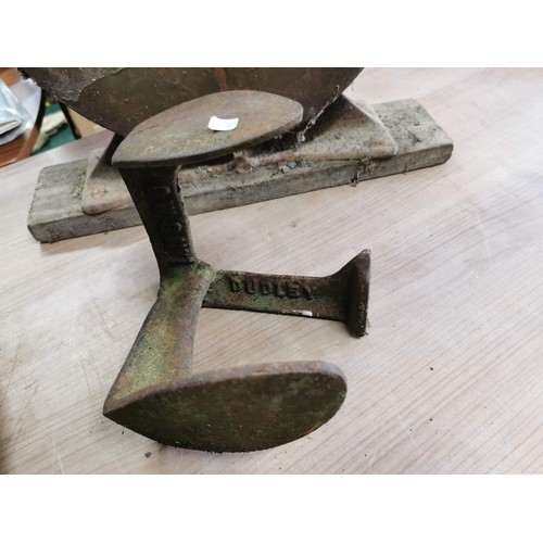 30 - Vintage grinding stone with wooden handle on wooden plinth along with a shoe last and a large cast i... 