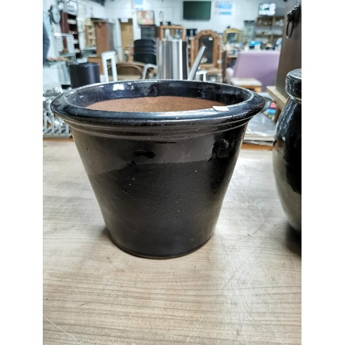 68 - 2 x good glazed terracotta plant pots in good order 27 & 28 cm diameters