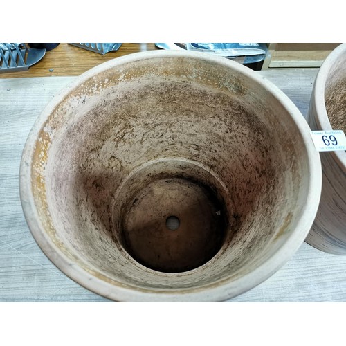 69 - 2x Terracotta plant pots in good order both 31cm diameter and standing 29cm high