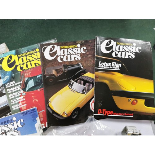 125 - Collection of Classic car magazines dating from 1985 - 1986, along with a Kenwood car radio and spea... 