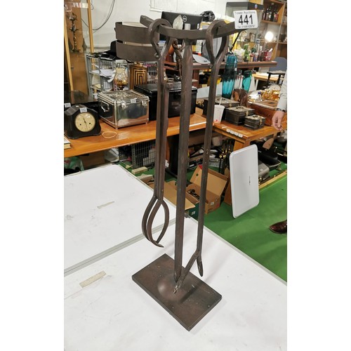 441 - Vintage wrought iron companion set inc log grab and long tongs in good vintage order, height 70cm