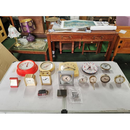 128 - Collection of 13x battery operated travel and mantle clocks of various makes inc Seiko, Baby Ben, Ku... 