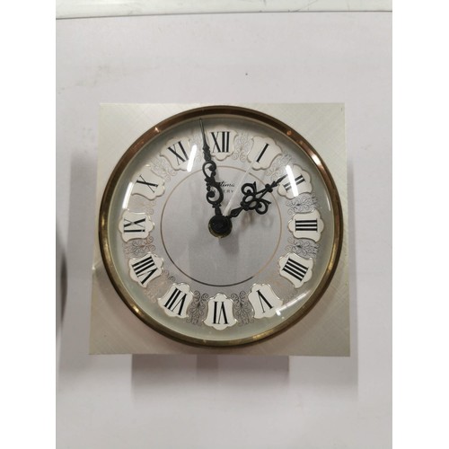 128 - Collection of 13x battery operated travel and mantle clocks of various makes inc Seiko, Baby Ben, Ku... 