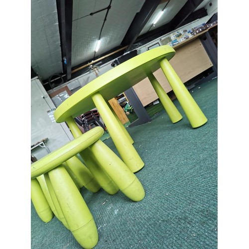 85 - Child's table & 4 stools set in green plastic in good clean condition
the table is 85cm diameter