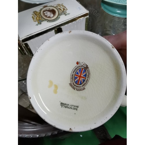 450 - Large collection of Royal Memorabilia inc Ceramic ice bucket with royal crest, green ceramic plate s... 