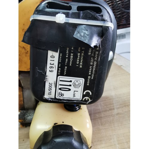 1 - JCB petrol strimmer in good working order