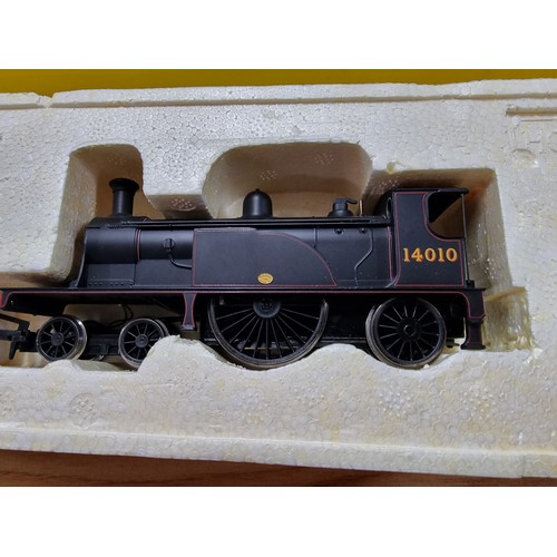 187 - A boxed as new Hornby R2683 Caledonian locomotive and tender, limited edition of 2000 with COA.