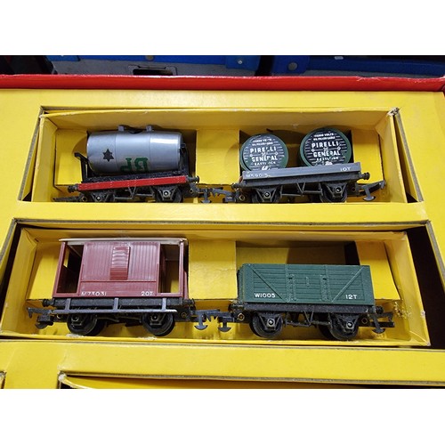 188 - A vintage boxed tri-ang RE train set complete in excellent looked after condition, looks to have had... 