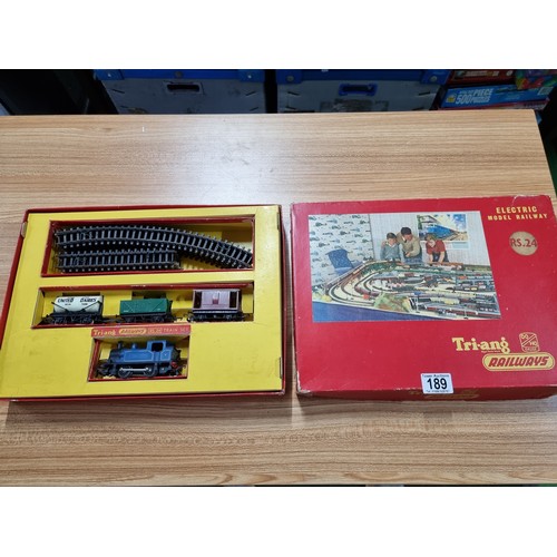 189 - A vintage boxed tri-ang electric model railway set RS.24, in excellent looked after condition, looks... 