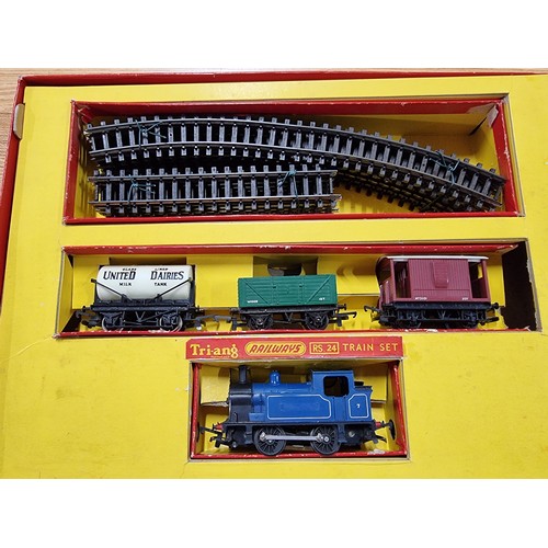 189 - A vintage boxed tri-ang electric model railway set RS.24, in excellent looked after condition, looks... 