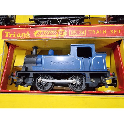 189 - A vintage boxed tri-ang electric model railway set RS.24, in excellent looked after condition, looks... 