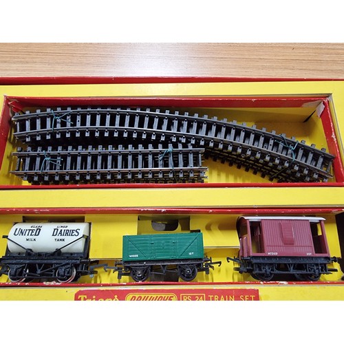 189 - A vintage boxed tri-ang electric model railway set RS.24, in excellent looked after condition, looks... 