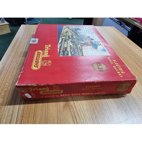 189 - A vintage boxed tri-ang electric model railway set RS.24, in excellent looked after condition, looks... 