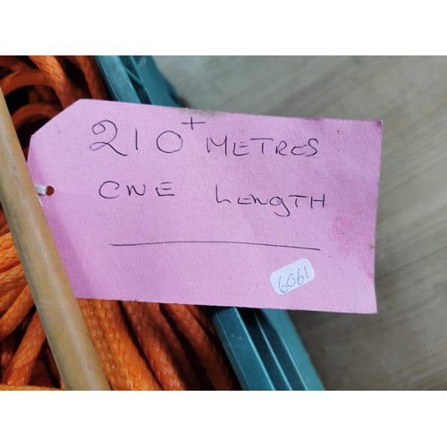 59 - Box containing a large quantity 210 meters of orange of rope