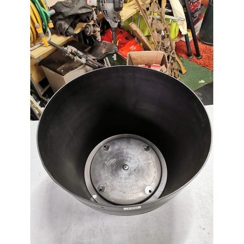 100 - Large plastic planter tub in very good order height 37cm diameter 50cm