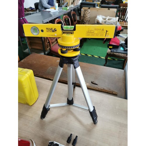 26 - Cased working laser level kit with instructions and spirit level and its tripod