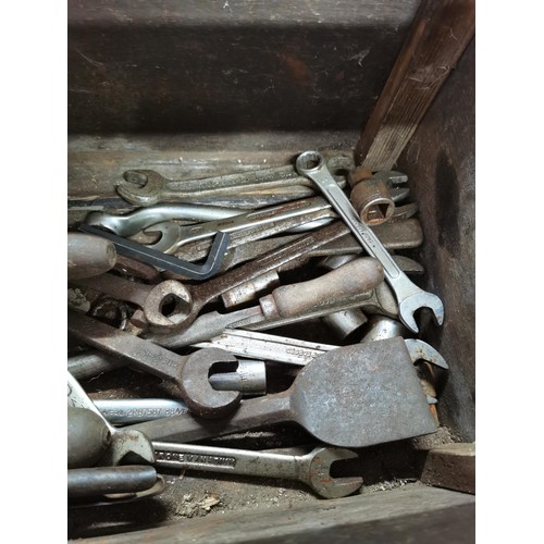 40 - Wooden tool case full of vintage spanners including many large rare ones, also a Stanley desk vice