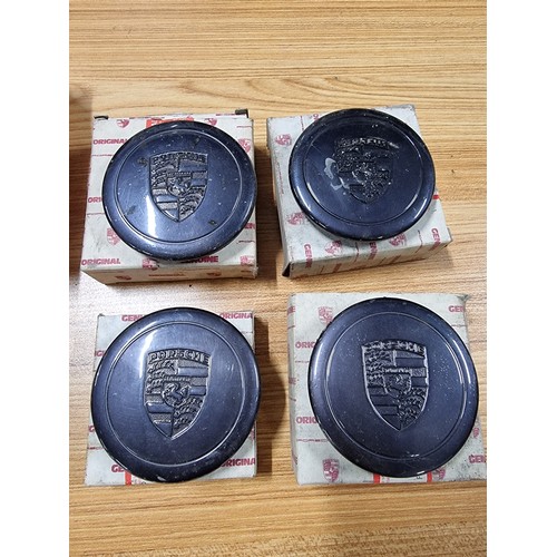 205 - 2x sets for Porsche centre metal wheel caps, along with a vintage Morris head badge and Morris horn ... 