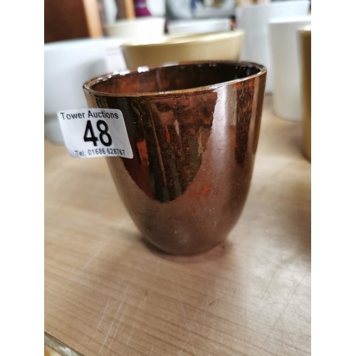 48 - 12 x ceramic plant pots and two plastic ones. The ceramic ones are 12-14cm diameter and all in good ... 