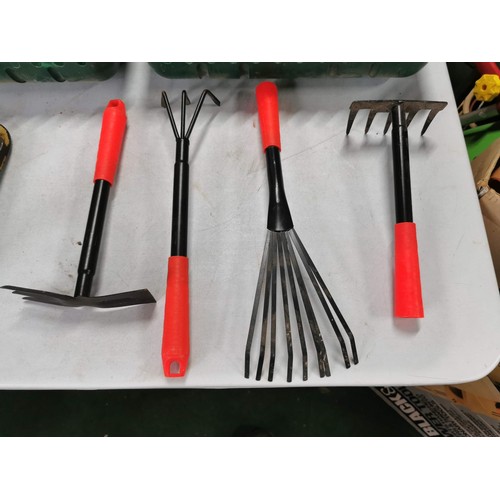 102 - Quantity of garden tools inc lawn shears, sledge hammer, leaf grabbers etc all in good order