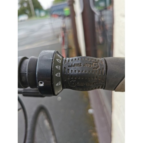 104 - Raleigh ladies road bike in good order 21 speed 22in frame needs tyres infalting