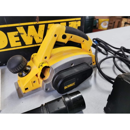 111 - Metal cased 110v DeWalt electrical planner complete with accessories