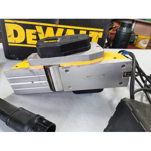 111 - Metal cased 110v DeWalt electrical planner complete with accessories