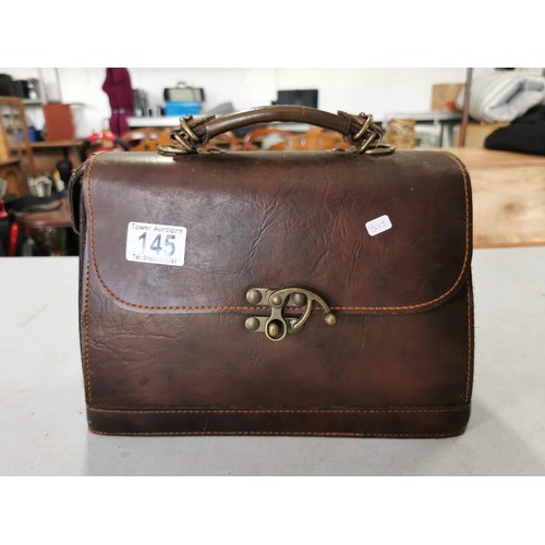 145 - Very good quality vintage leather handbag with removable zip bag, comes with shoulder strap, clip fa... 