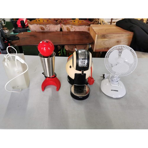 152 - Collection of electrical items inc Dulco gusto coffee machine, desk top fan by hyundia, juicer etc