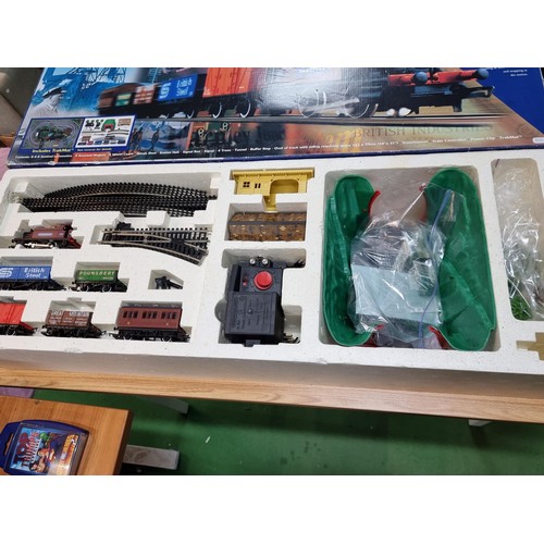 4 - A boxed Hornby R500 rare Midlander goods train set 1996, with all paperwork and all working in excel... 