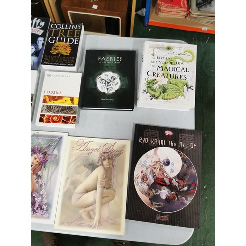 98 - Collection of 24x hard and soft back reference books inc, Stars and Planets, Stephen Kind Movies, Fa... 