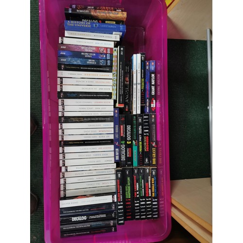 95 - Collection of 117x soft back and hard back books mostly relating to Dr Who, inc many Dr who novels o... 