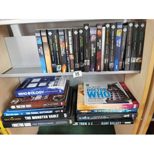 95 - Collection of 117x soft back and hard back books mostly relating to Dr Who, inc many Dr who novels o... 