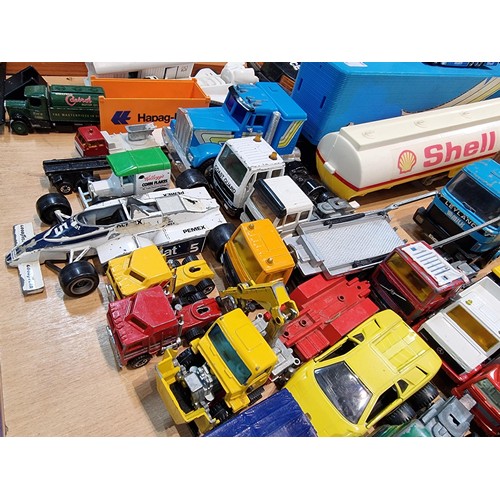 20 - A large quantity of various vintage diecast vehicles including cars and lorries, with good brand nam... 