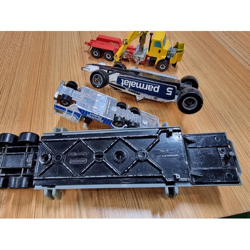 20 - A large quantity of various vintage diecast vehicles including cars and lorries, with good brand nam... 