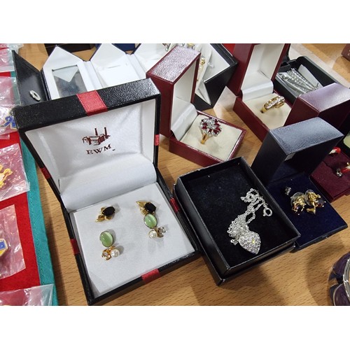 32 - A large collection of various boxed costume jewellery including 2 good dress rings, many pairs of ea... 