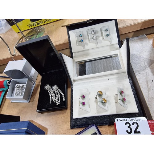 32 - A large collection of various boxed costume jewellery including 2 good dress rings, many pairs of ea... 