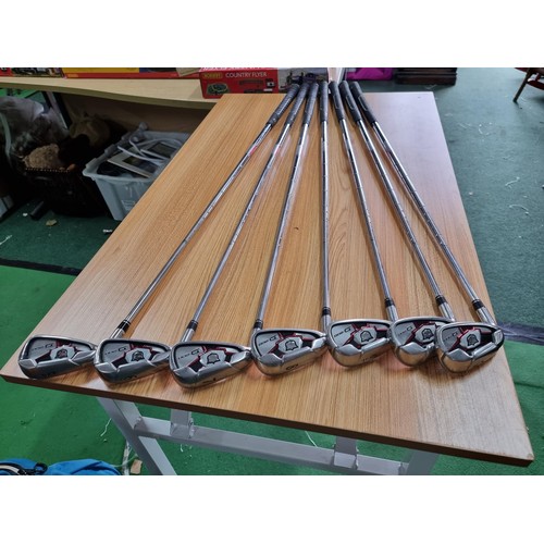 39 - A set of 7 good quality left handed golf irons by Wilson Staff SLH5 D-200 in very good clean conditi... 