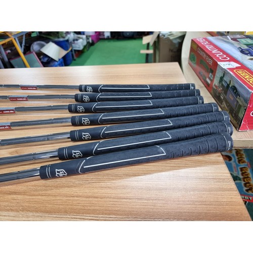 39 - A set of 7 good quality left handed golf irons by Wilson Staff SLH5 D-200 in very good clean conditi... 