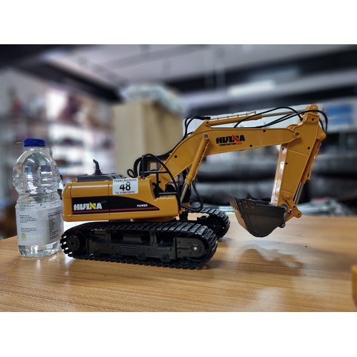 48 - A good quality diecast RC excavator digger by Hulna, very well looked after in as new condition, ful... 