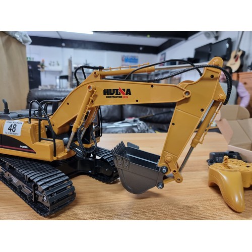 48 - A good quality diecast RC excavator digger by Hulna, very well looked after in as new condition, ful... 