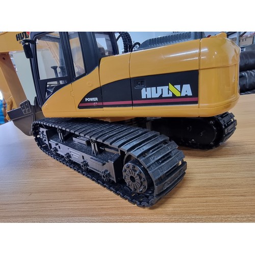 48 - A good quality diecast RC excavator digger by Hulna, very well looked after in as new condition, ful... 