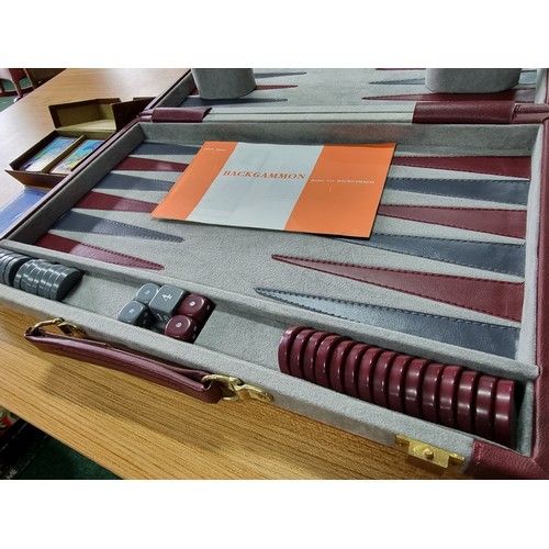 51 - A good quality cased set of backgammon, appears to have little use, in excellent complete condition ... 