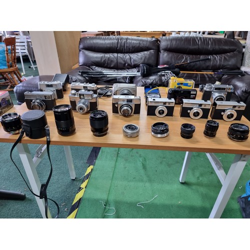 54 - A large collection of 12 various vintage cameras to include rangefinder cameras along with a large q... 