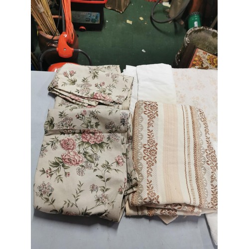 141 - Large quantity of material inc curtains, single bed sheets, eiderdowns etc in good order