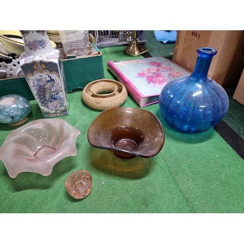 62 - A large quantity of collectable odds in 3 boxes to include art glass, a large glass light shade, lar... 