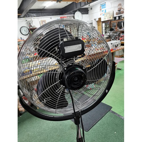 155 - Draper Expert FAN 6 industrial fan on metal stand, stands 146cm high with a 51cm diameter base