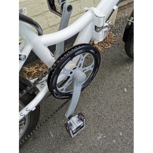 159 - Compass fold up road bike complete with lock and key, in good order 6 speed, folds flat for ease of ... 