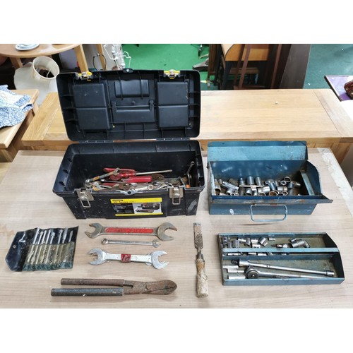 216 - 2x tool boxes inc a metal tool box containing sockets along with a stanley tool box containing a lar... 